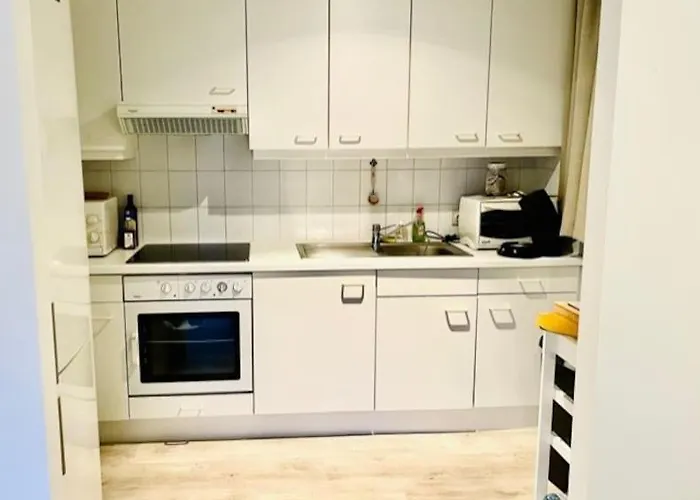 Crw Flat - Spacious Ground Floor Apartment With Garden
